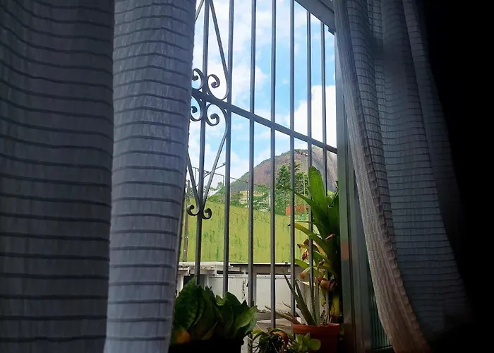 Quarto Tranquilo E Familiar No Leblon - Quiet Family Room In Leblon Rio de Janeiro